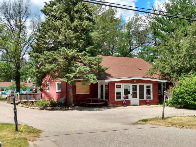 Shaynes Place Motel & Cabins (Songbird Motel) - 2024 Photo From Website (newer photo)